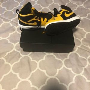 Jordan 1 Black & Yellow